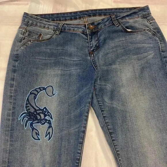 Scorpion 🦂  embroidery fancy denim jeans 👖 for ladies - Picture 3 of 5